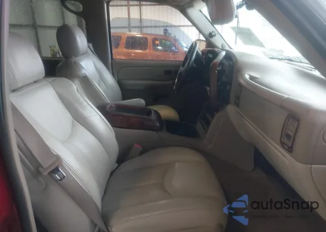 2004 Chevrolet Suburban 1500 Lt z USA, uszkodzony, nr VIN 1GNEC16Z14J234504